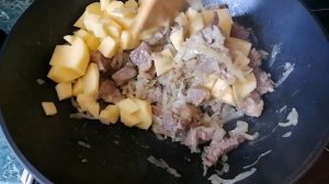 Гювеч по болгарски. Он настолько вкусный, сразу 1и2 блюдо!