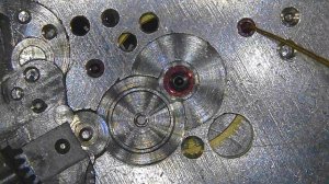 Сборка механизма Ракета 2609 НА под микроскопом