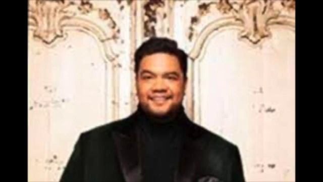 Pene Pati; "Ella mi fu rapita...Parmi veder"; RIGOLETTO; Giuseppe Verdi смотреть онлайн