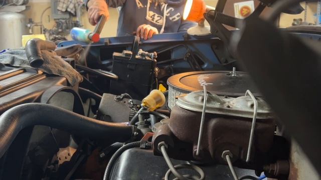 Getting my 1974 GMC Suburban ready for winter! смотреть онлайн