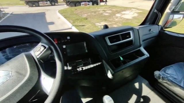 Самосвал Sitrak C7H 8x4 U образный кузов 35 кубов. Обзор и сравнение с самосвалом HOWO T5G 8x4.