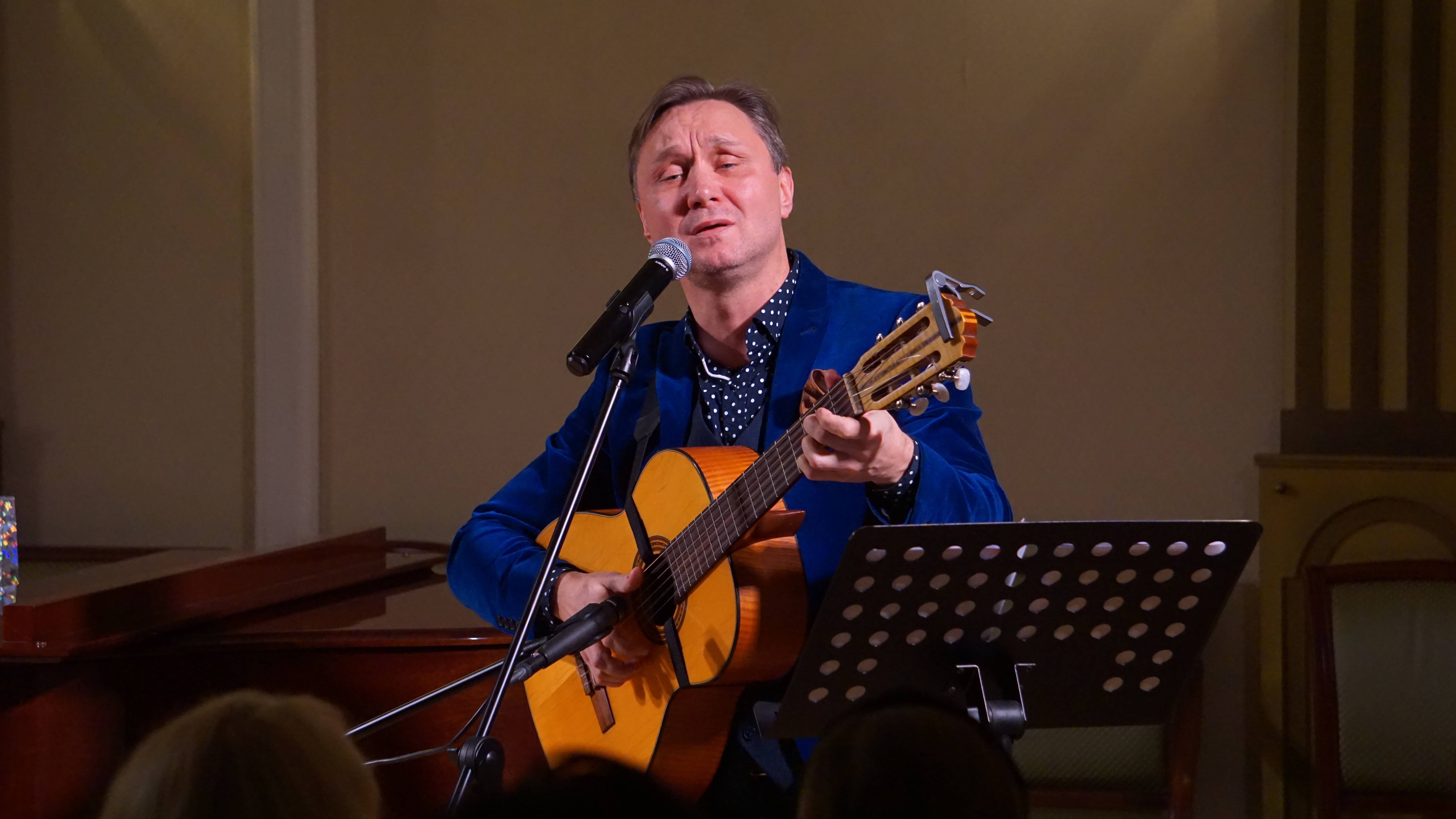 Виталий Ленский. Белой акации гроздья душистые.