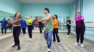 Зачем выбирать ЗУМБУ?  Это не только веселое времяпрепровождение, но и отличная кардио-нагрузка! 💥
