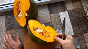 Тыква Мраморная в разрезе и на вкус, маленький плод.