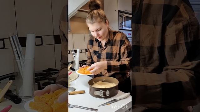 Пирог с персиками в сметанной заливке