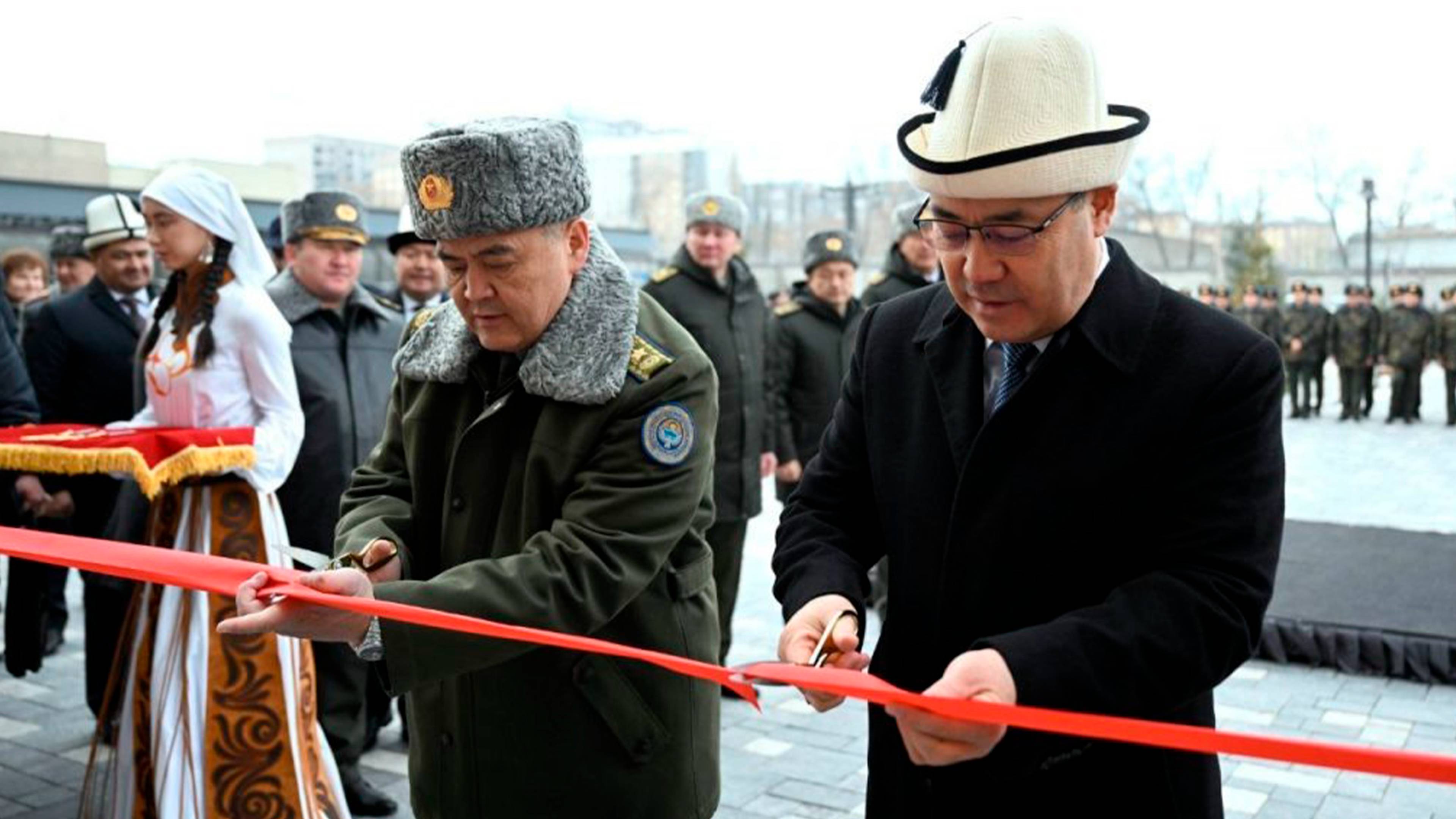 Садыр Жапаров открыл новое здание управления ГКНБ в Чуйской области