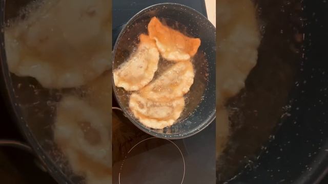 Домашние сочные ЧЕБУРЕКИ! Самый простой рецепт! #рецепты #вкусныерецепты #пирожки #чебуреки #еда