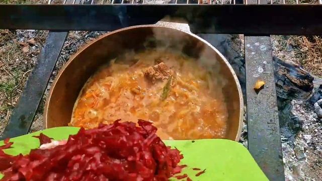 Борщ на природе/Cooking Borscht Outdoors! #смачно #cookingoutdoors#еданаприроде#villagefood