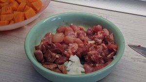 НАТУРАЛКА ДЛЯ СОБАКИ - АЛЛЕРГИКА? Чем кормить?