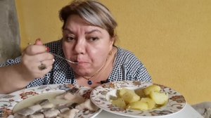МУКБАНГ🍽 СЕЛЕДКА С ОТВАРНОЙ КАРТОШКОЙ🥳 MUKBANG🍴 PESCADO CON PATATAS ES UNA BUENA CENA #asmr#мукбанг