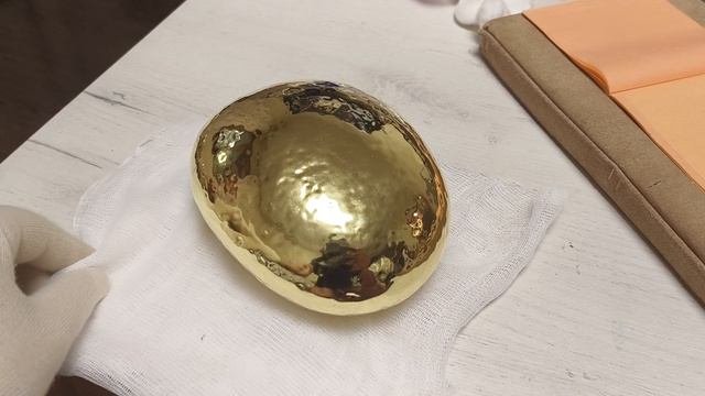 Золочение по камню