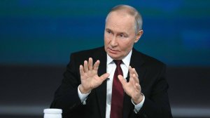 «Отошли от края пропасти»: Путин ответил на вопрос, сберег ли он Россию