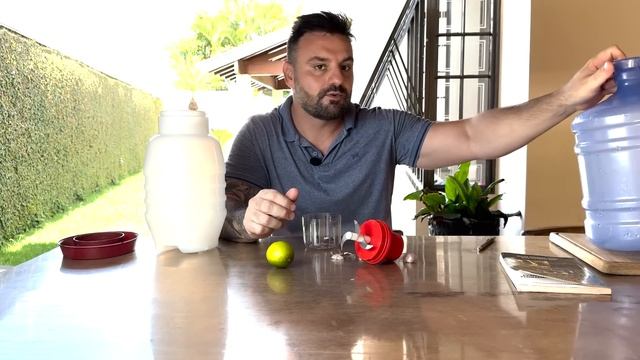 MELHOR REMÉDIO CASEIRO PARA TER GALINHA SAUDÁVEL! COMBATE INÚMERAS DOENÇAS DAS AVES смотреть онлайн