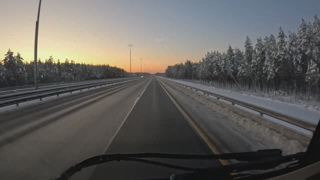 Санкт Петербург завалило снегом .Классная тачка "Бэха семёрка". Работа в ТК Деловые Линии водителем. смотреть онлайн