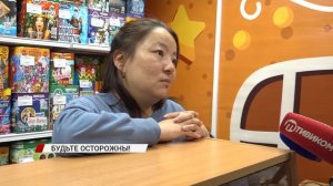 Горожане уже вовсю готовятся к Новому году, закупают подарки, продукты и, конечно, фейерверки