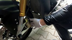 BMW S1000R Brembo Brake Pads Changing (S1000RR, S1000XR) PART II