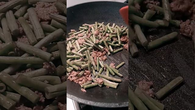 Frying long beans with ground pork #shortvideo #viral #cooking #yummy #asmr #cookingtime #amazing