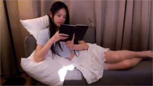 Девушка и книга