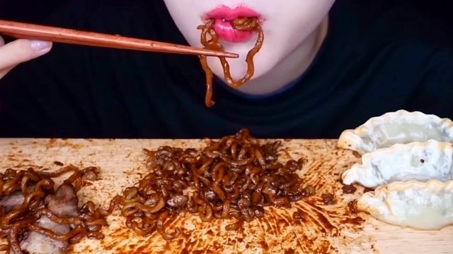 ASMR BLACKBEAN NOODLES, DUMPLING, PORK TROTTERS, GREEN ONION KIMCHI 짜장면, 고기 만두, 족발, 파김치 먹방 MUKBANG