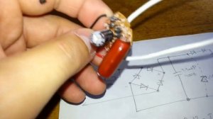 кулер 12 вольт запитываем от 220 вольт через гасящий конденсатор.