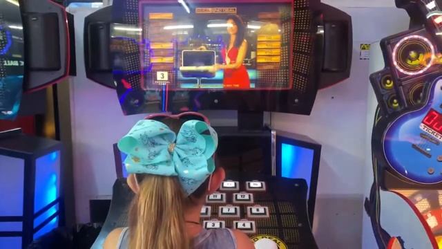 SKEE BALL CHAMPION! Arcade Games- Bowling, Roller Coaster, Racing, Deal or No Deal, Basketball, Pon смотреть онлайн