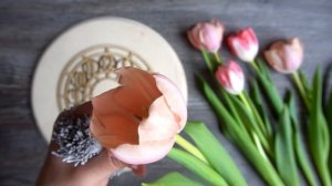 Скульптурная живопись. Часы с тюльпанами.