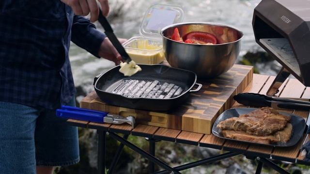 Стейк на ОТКРЫТОМ ОГНЕ за 7 МИНУТ | Готовим СОЧНЫЙ СТЕЙК на ПРИРОДЕ смотреть онлайн