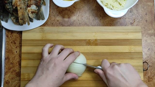 Давня УКРАЇНСЬКА страва - ПІСНИЙ БОРЩ з КАРАСЯМИ!