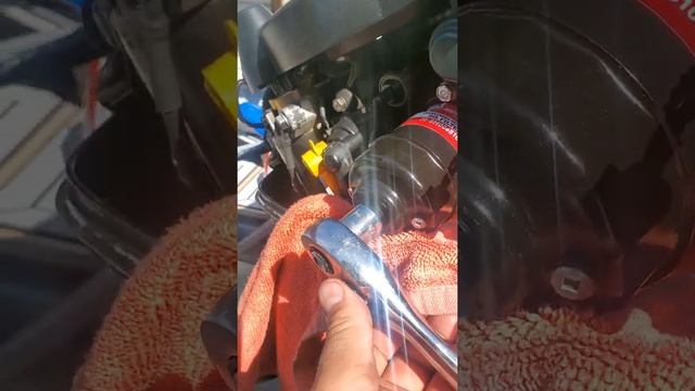 Hack for removing stubborn outboard oil filter. Mercury 25hp 4 stroke смотреть онлайн