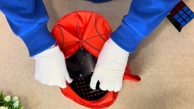 Короткий обзор на маску Человека-паука (Spider-man). A short review of the Spider-man mask. смотреть онлайн