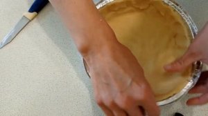 песочный пирог с вишней и сметанной заливкой