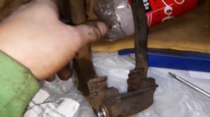 Замена передних тормозных дисков на Опель Мокко.