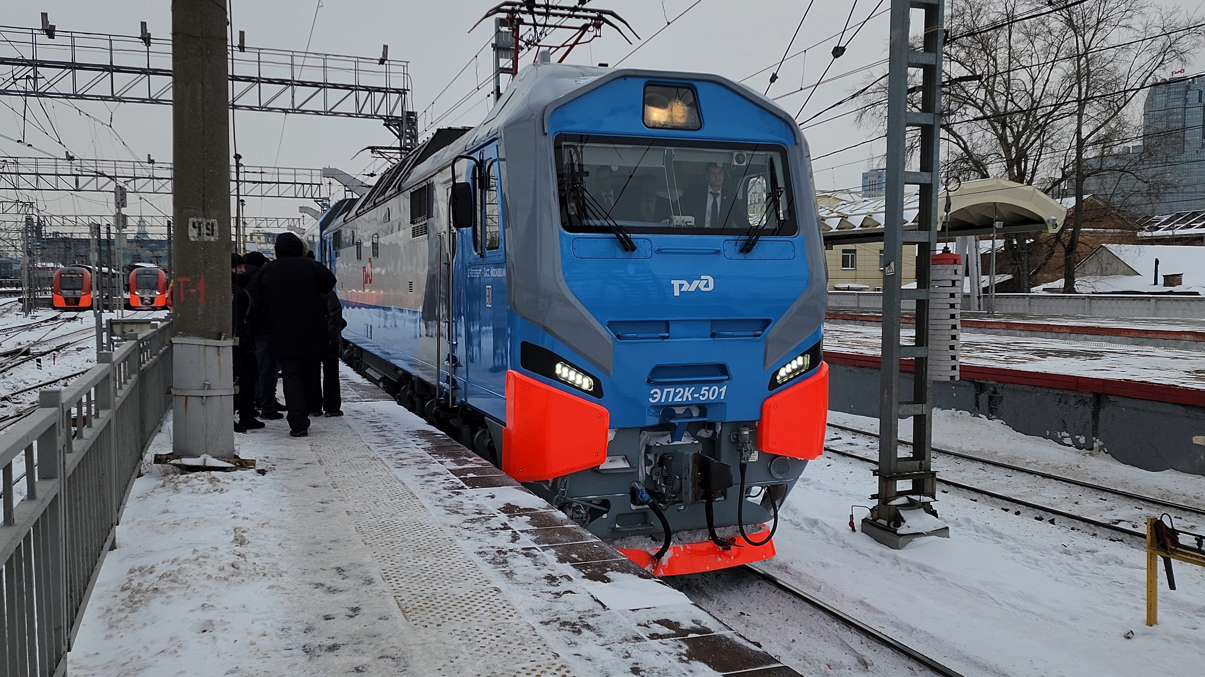 отправление первого рейса с пассажирами поезда "Аврора" из Москвы под ЭП2К-501