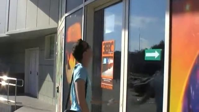 JT VINE: Случай у торгового центра смотреть онлайн