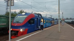 Электропоезд ЭП2Д-0086 "Рэкс", прибытие и отправление