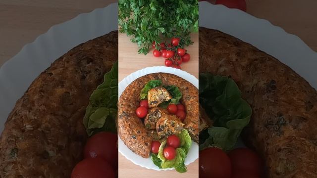 Подача пирога-запеканки из куриной печени/Chicken pie presentation