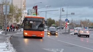 Автобус МАЗ-206.086 № 083720 на 26 маршруте проезжает остановку Цариков переулок