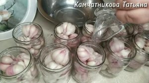 Чеснок Заготавливаю  по банок! Необыкновенно вкусный и хрустящий!