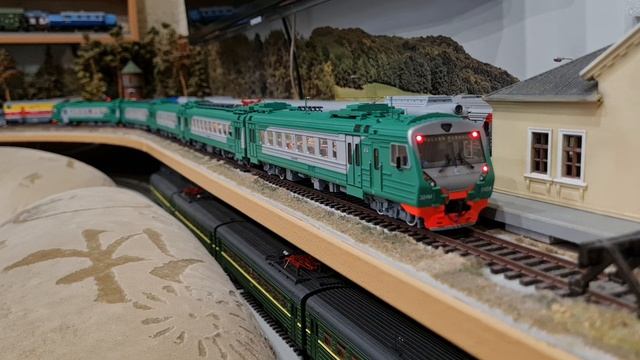 ЭД4М в необычной окраске смотреть онлайн