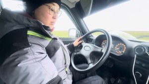 НИВА ЛЕГЕНДА. Учусь ездить впервые. Собаку чуть не задавила