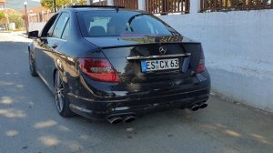 Mercedes c63 amg v8 akrapovic sound toxo pierias