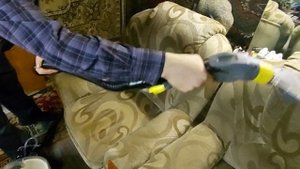 Мощный способ Как почистить кресло в домашних условиях