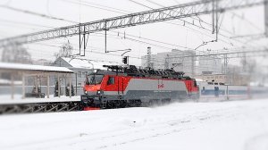 Архив 2021 / Пассажирские поезда зимой в снегопад / Поезда Ласточка, Стриж, электрички