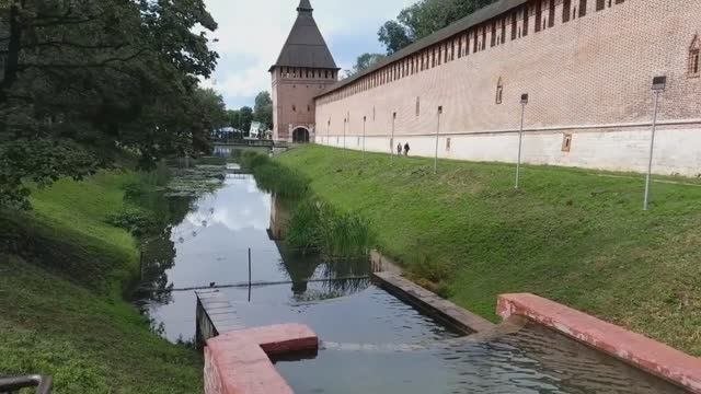 Пушкин, Конь и скамейка учёного. Парковый Смоленск. Пруды и башни.
