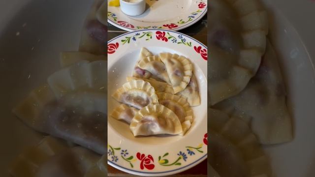 Вкусные вареники с вишней в Минском ресторане, Беларусь🇧🇾 смотреть онлайн