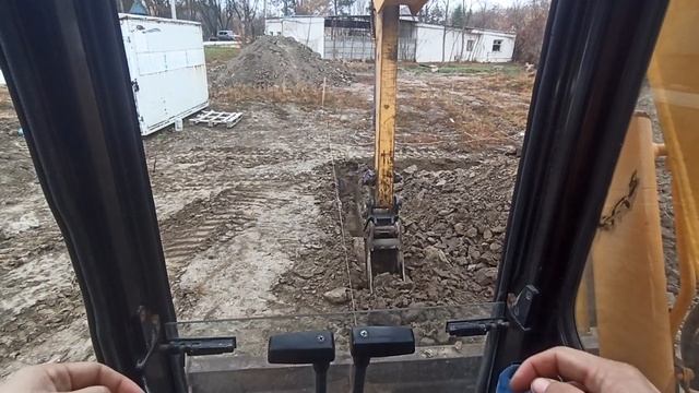 Копаю фундамент под дом и болтаю. Мини экскаватор. смотреть онлайн