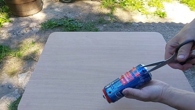 Очень простой ветряк из алюминиевой банки сделает даже ребёнок