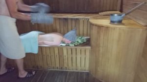 Массаж тела рукавичками из войлока. Часть 1 - Тестируем наши рукавички в бане.