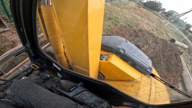 Траншея под кабель связи. Мини экскаватор. смотреть онлайн