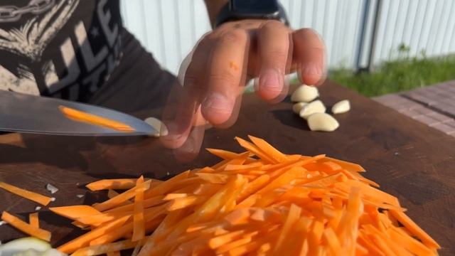 Жареная картошка с тушенкой в казане. Походная кухня.